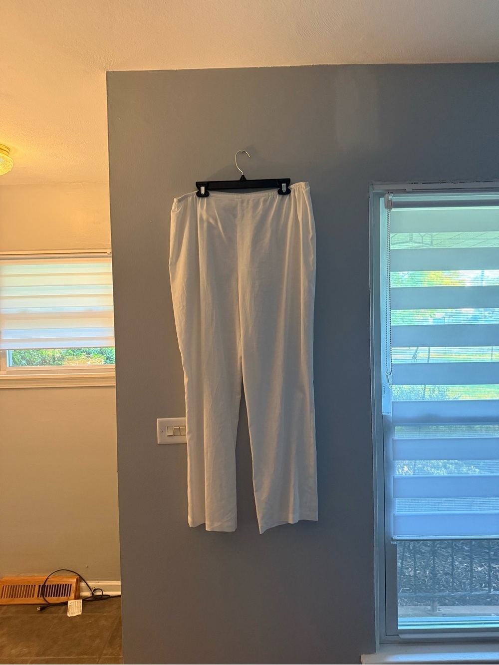 High-Rise Wide-Leg Pants in White - Picture 2 of 6